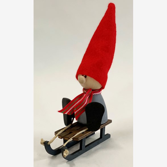 Tomte Einar auf dem Schlitten – Schwedische Handarbeit | 8 cm