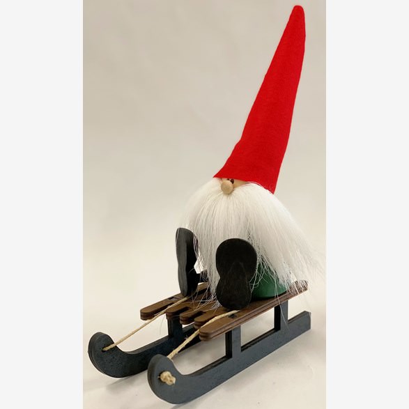 Tomte Halvar auf dem Schlitten – Schwedische Handarbeit | 15 cm