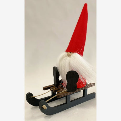 Tomte Halvar auf dem Schlitten – Schwedische Handarbeit | 15 cm